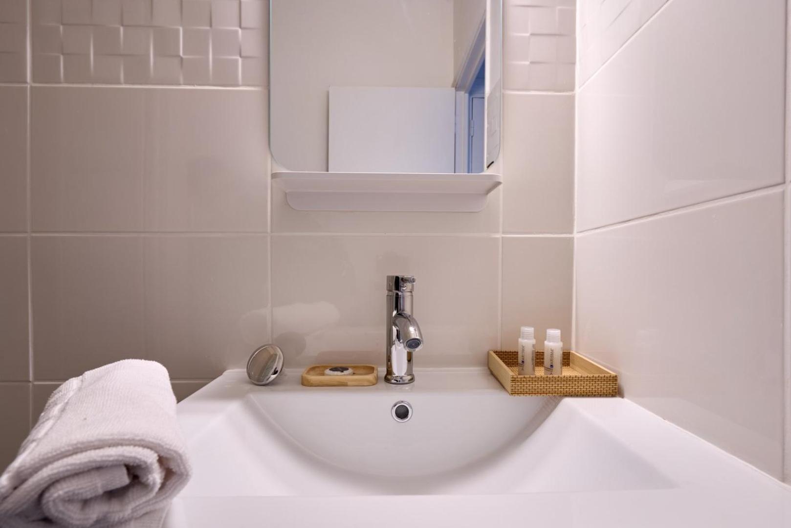 Bright 1br Parisian Retreat Italy Square | By Airnest Parijs