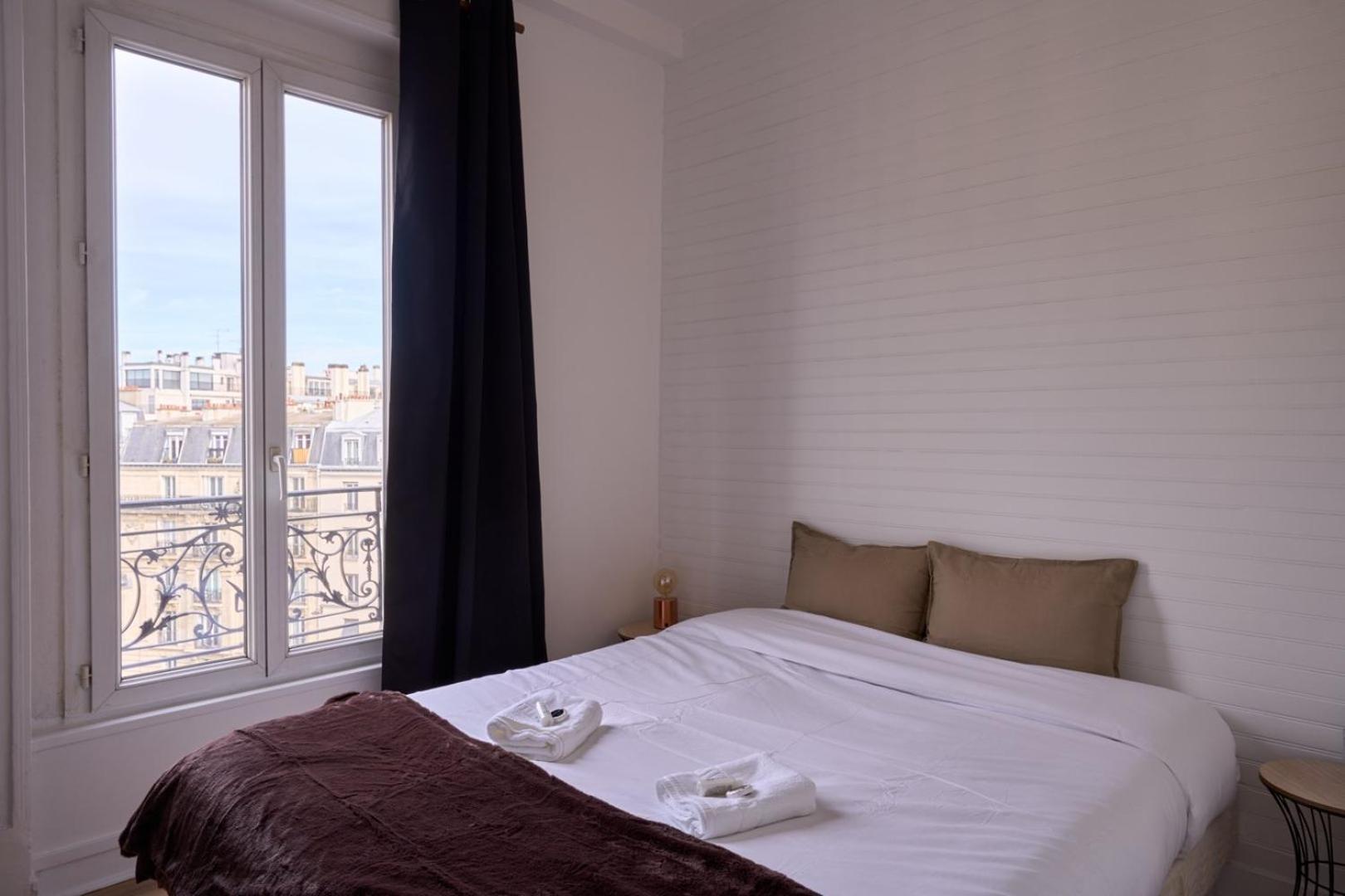Bright 1br Parisian Retreat Italy Square | By Airnest * Parijs