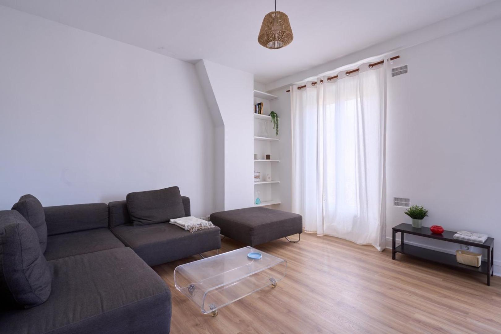 Bright 1br Parisian Retreat Italy Square | By Airnest Appartement *