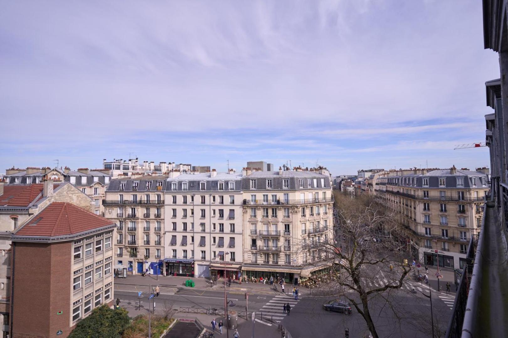 Bright 1br Parisian Retreat Italy Square | By Airnest *
